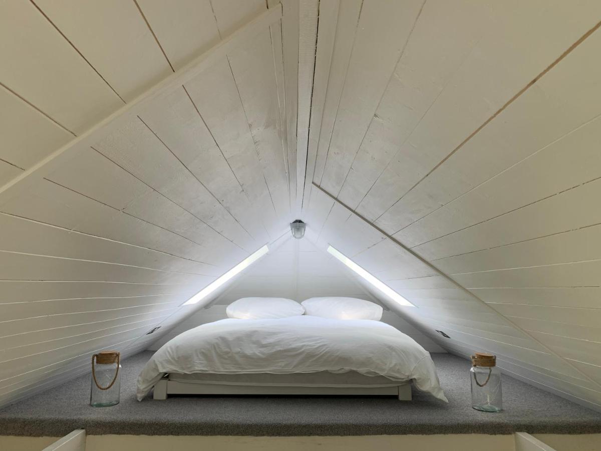 The Nest Hotel Sway Bagian luar foto